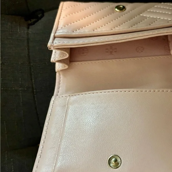 Tory Burch Quilted Tan Wallet - Picture 3 of 6